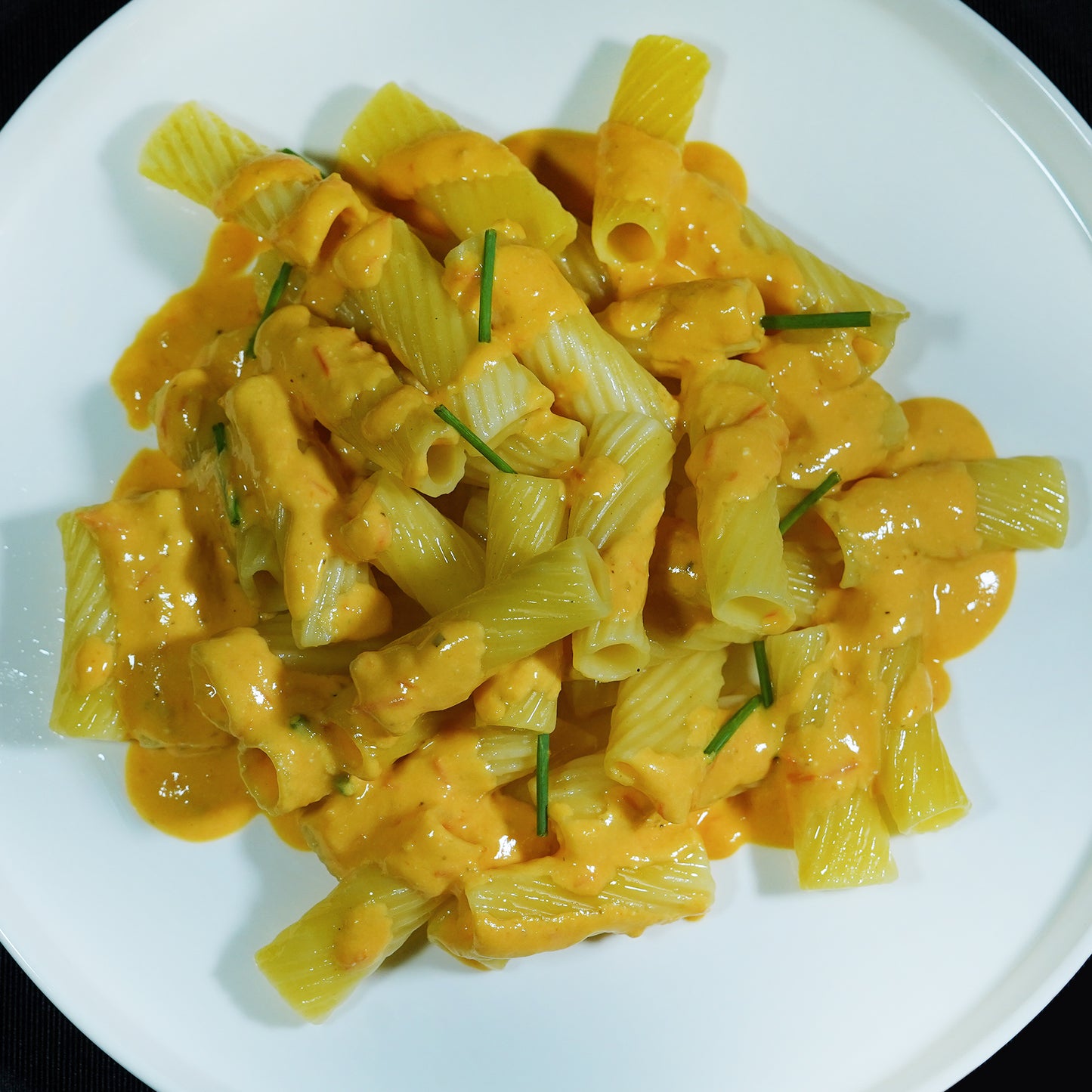 Pasta con salsa cítrica de tomate cherry y queso feta