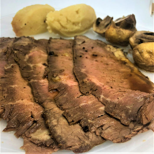 Roast Beef con Champiñones al Ajillo y Puré de Patatas
